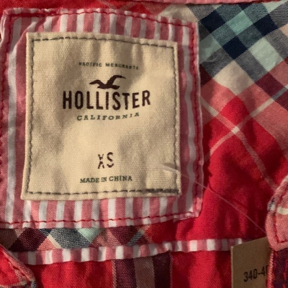 NWT Hollister Flip Cuffs deep ruffle V-neck, LS button-down red plaid blouse - Picture 6 of 10